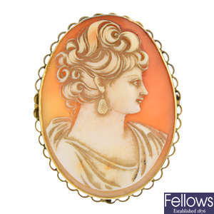 A mid 20th century 9ct shell cameo brooch.
