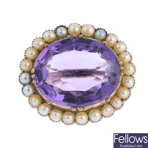 A late Victorian 9ct gold amethyst and split pearl cluster brooch.