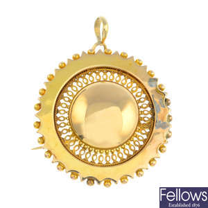 A late Victorian gold brooch.