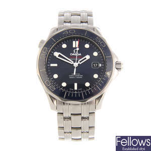 OMEGA - a gentleman's stainless steel Seamaster Professional Co-Axial 300M bracelet watch.