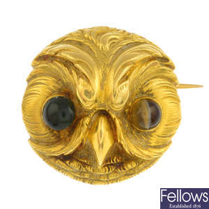 A late Victorian 18ct gold agate owl brooch.
