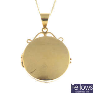 A 9ct gold locket pendant, with a 9ct gold chain.
