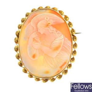 A late Victorian 18ct gold shell cameo brooch.