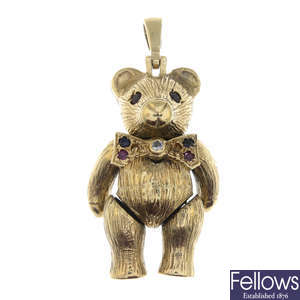 A 9ct gold gem-set teddy bear pendant.