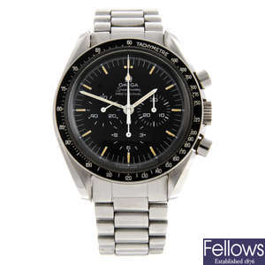 OMEGA - a gentleman's stainless steel Speedmaster Professional chronograph bracelet watch.