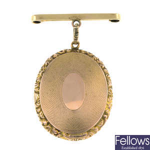 An Edwardian 9ct gold locket brooch.