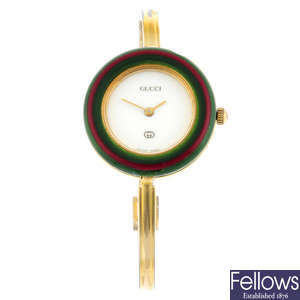 GUCCI - a gold plated bracelet watch with interchangeable bezels, 26mm.
