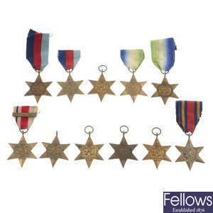 A quantity of assorted WWII medals. (29).