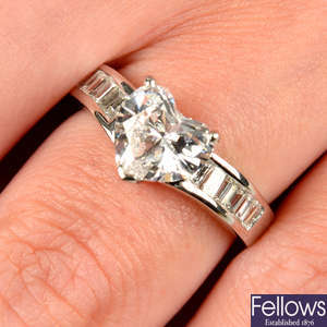 Heart-shape diamond ring, diamond sides