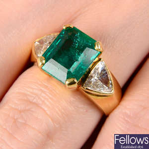 Emerald ring, with diamond sides