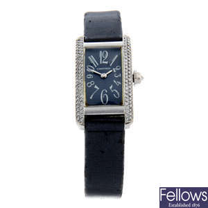 Cartier - a Tank Américaine wrist watch, 19x27mm.
