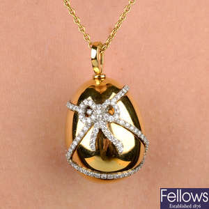 18ct gold diamond 'Cadeau' egg pendant, by Fabergé