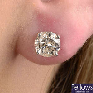 18ct gold fracture-filled diamond stud earrings