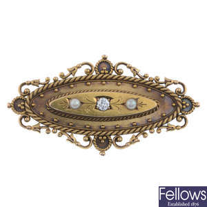 Victorian 15ct gold diamond & split pearl brooch