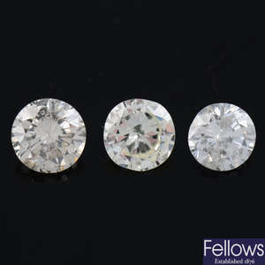 Three brilliant-cut diamonds, 0.90ct