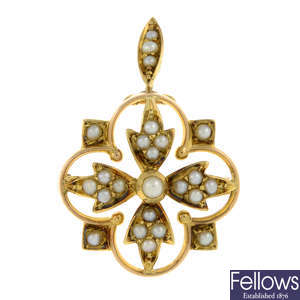 Early 20th century 15ct gold seed pearl brooch
