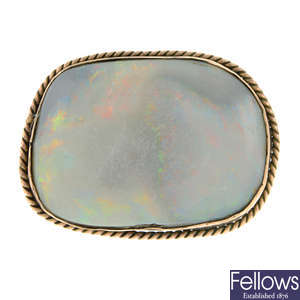 Early 20th century 9ct gold opal brooch