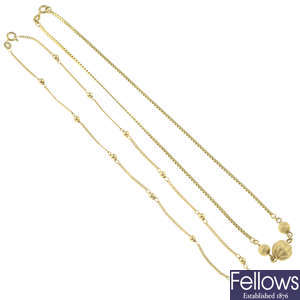 Two 9ct gold necklaces