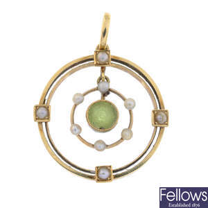 Early 20th century peridot & split pearl pendant