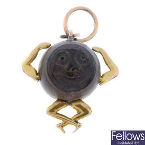 Early 20th century 9ct gold 'Touch Wood' pendant