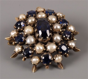 Oval sapphire and pearl tiered cluster brooch