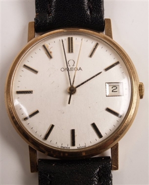 OMEGA - a gentleman's 9ct gold round watch head