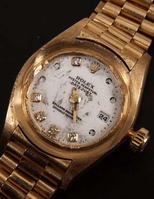 ROLEX - a ladies 18ct yellow gold Oyster