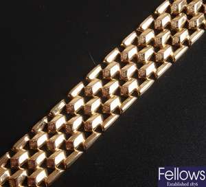 18ct gold fancy brick link bracelet. Weight of