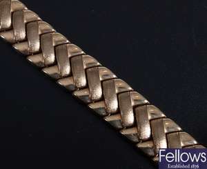 9ct gold flexible collarette of herring bone