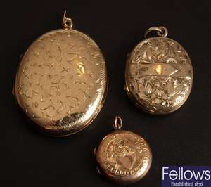 Seventeen assorted lockets, some with chains, in