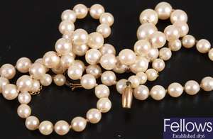9ct gold graduated cultured pearl necklet. Length