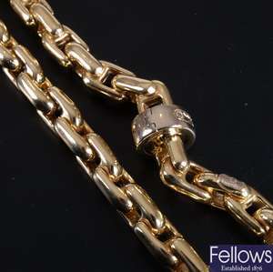 18ct gold shaped hollow rectangular link collar