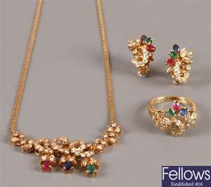 A suite of 18ct gold jewellery to include a