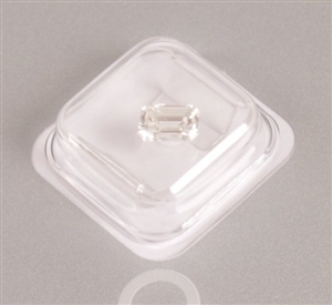 Single stone emerald cut diamond pendant, clarity