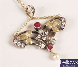 Art Nouveau style pendant set with diamonds and