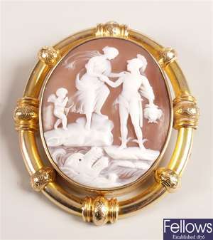 Large oval shall cameo depicting Perseus holding