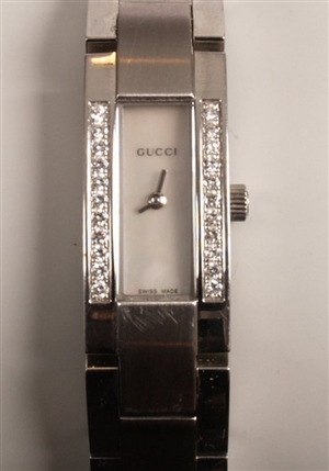 GUCCI - a ladies stainless steel rectangular face
