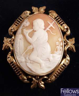 Victorian large oval cameo depicting a kneeling