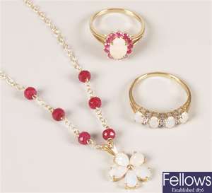 Three items of jewellery to include a 9ct gold