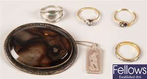 A quantity of jewellery to include an 18ct gold