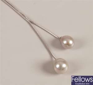 18ct white gold grey freshwater pearl set