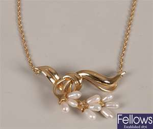 STUART DEVLIN - 14k gold necklet with a diamond