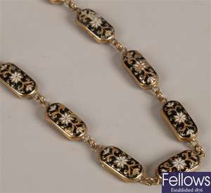 Continental gold hollow panel necklet decorated