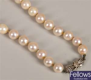 Single row of uniform cultured pearls with a 9ct