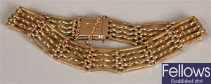 15ct gold gate link bracelet, with triangular