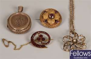 Four items, to include an oval locket with scroll