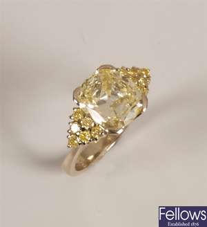 18ct gold diamond set ring, with a central