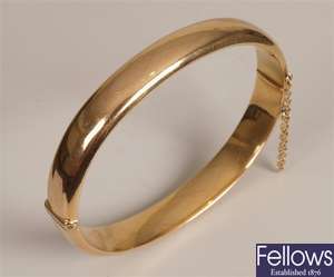 15ct gold plain hinged hollow bangle  9mm in