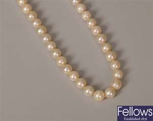 Single row 7mm uniform cultured pearl necklet of
