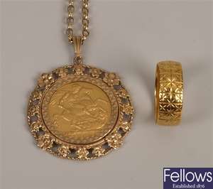 9ct gold mounted full sovereign pendant with a
